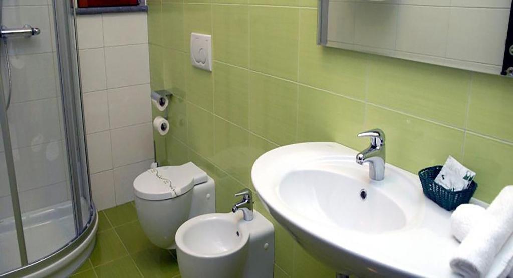 Single Room,1227558053:JPEG