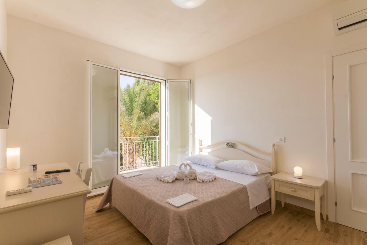 Double Room with Balcony and Sea View,531495012:JPEG