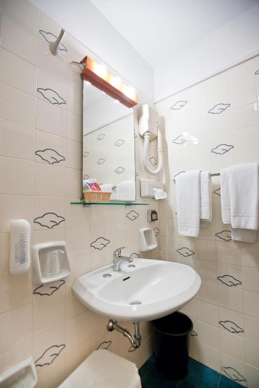 Double Room,61865707:JPEG