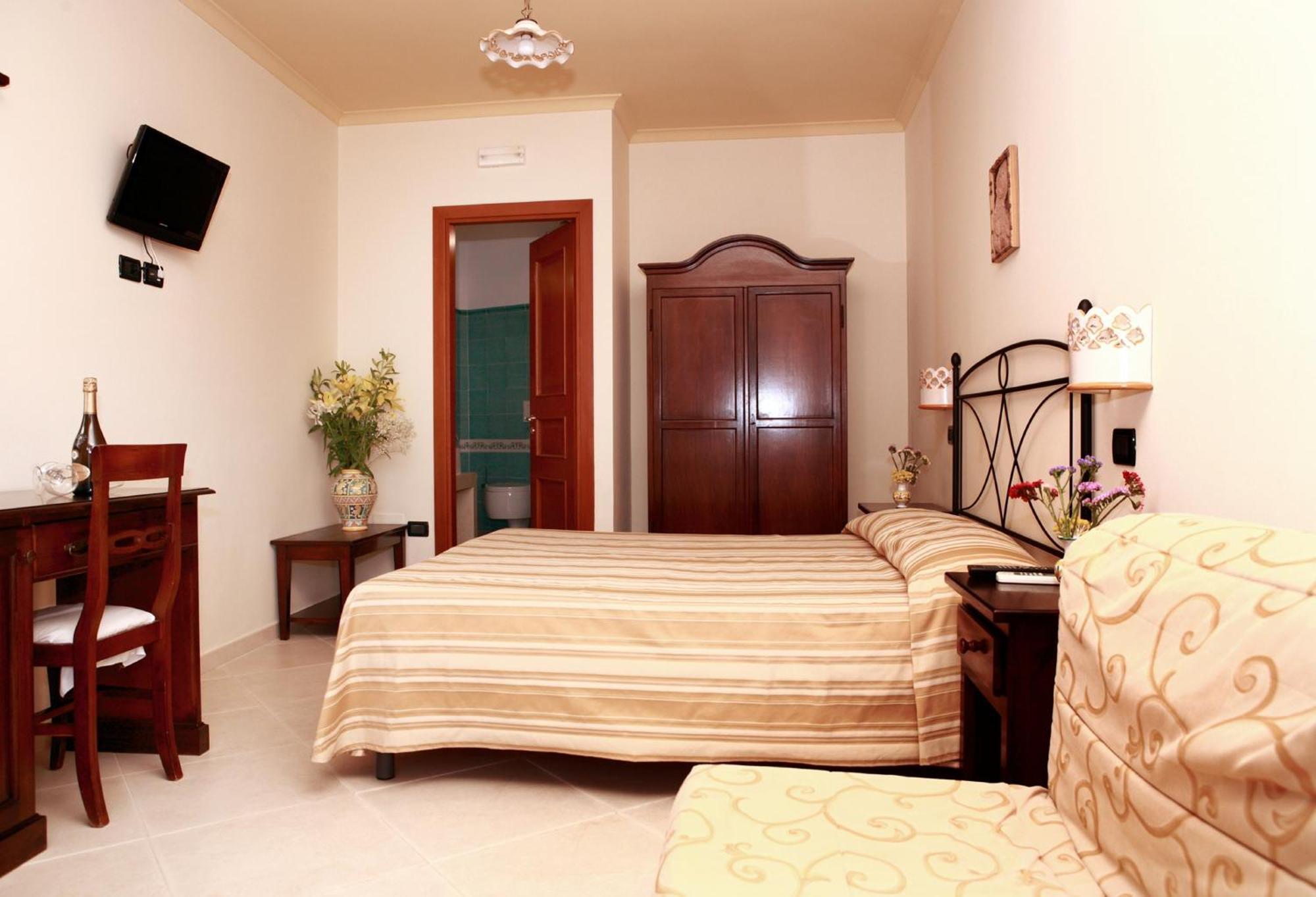 Triple Room Balcony,686409891:JPEG