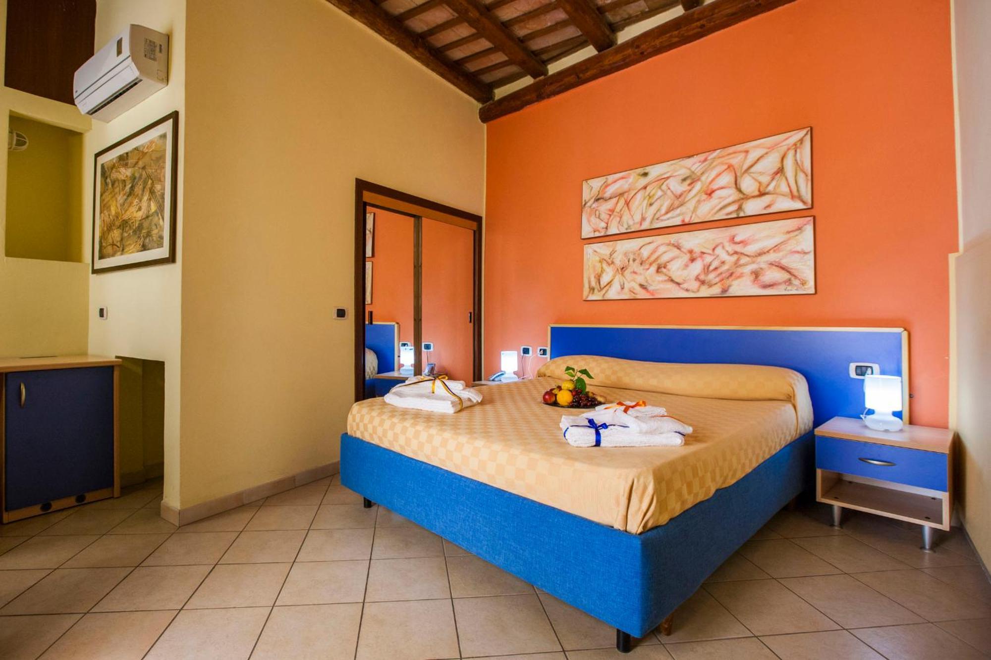 Standard Double Room,1377841028:JPEG