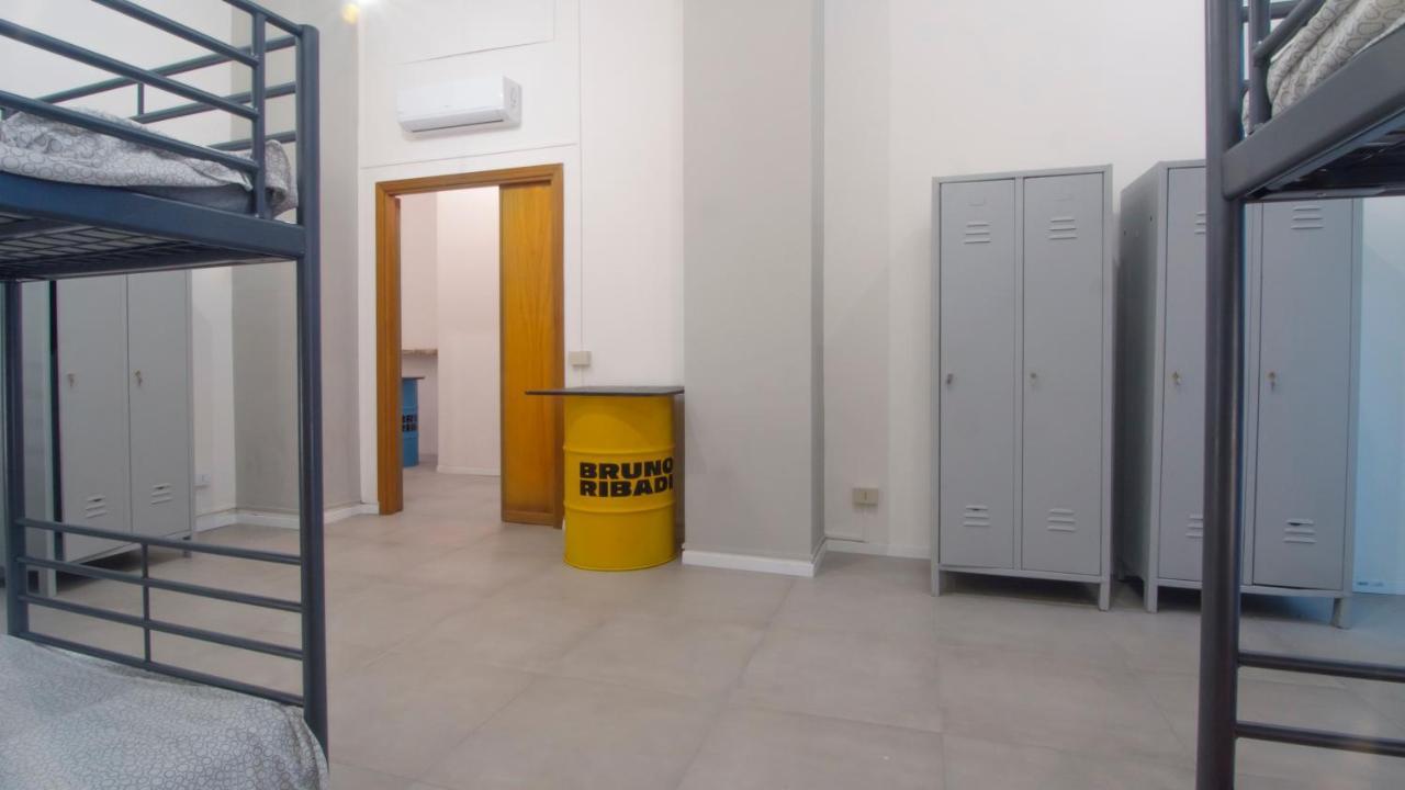 Posto Letto in Dormitorio Misto con 10 Letti
