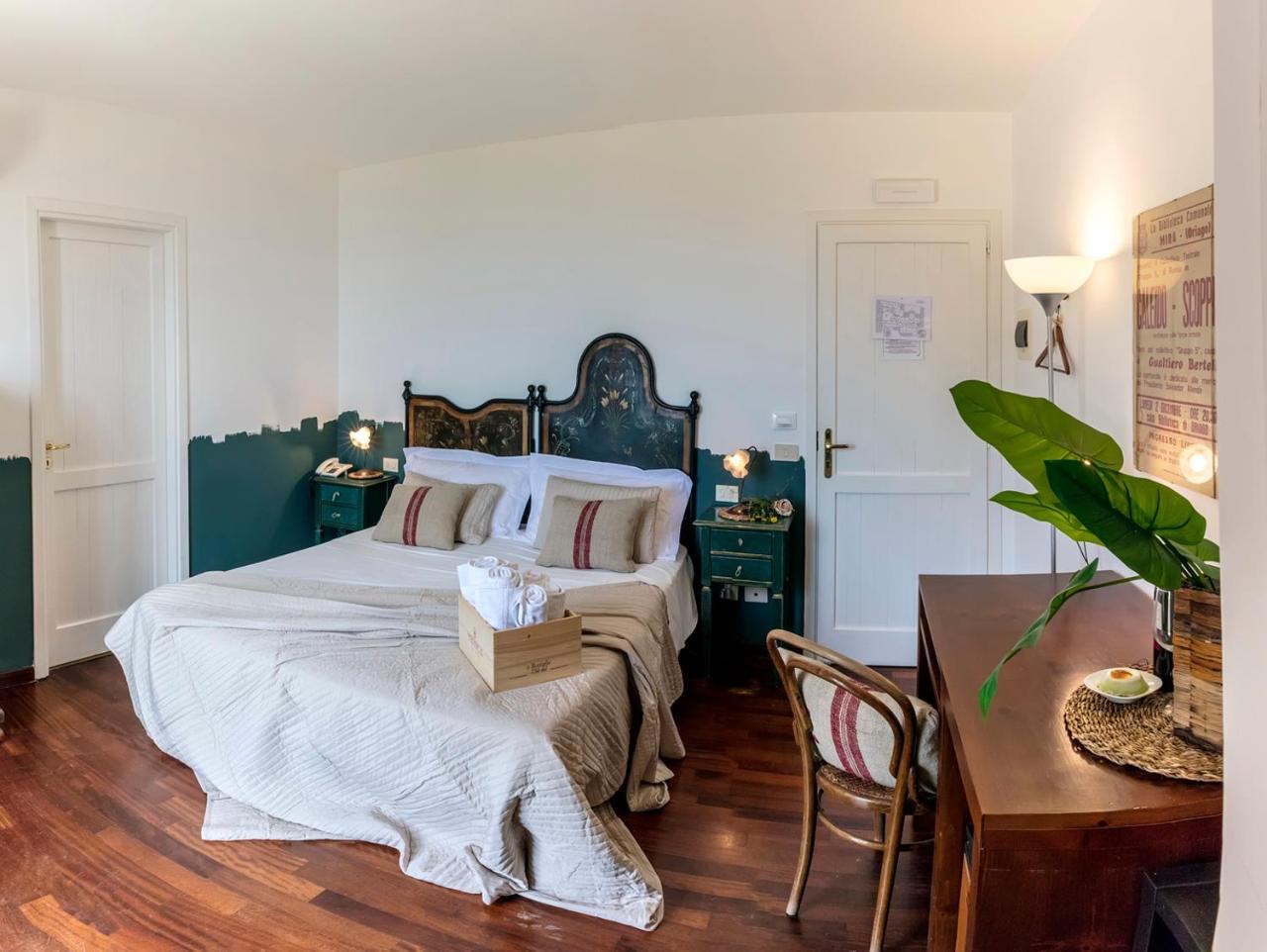 Double Room with Balcony and Sea View