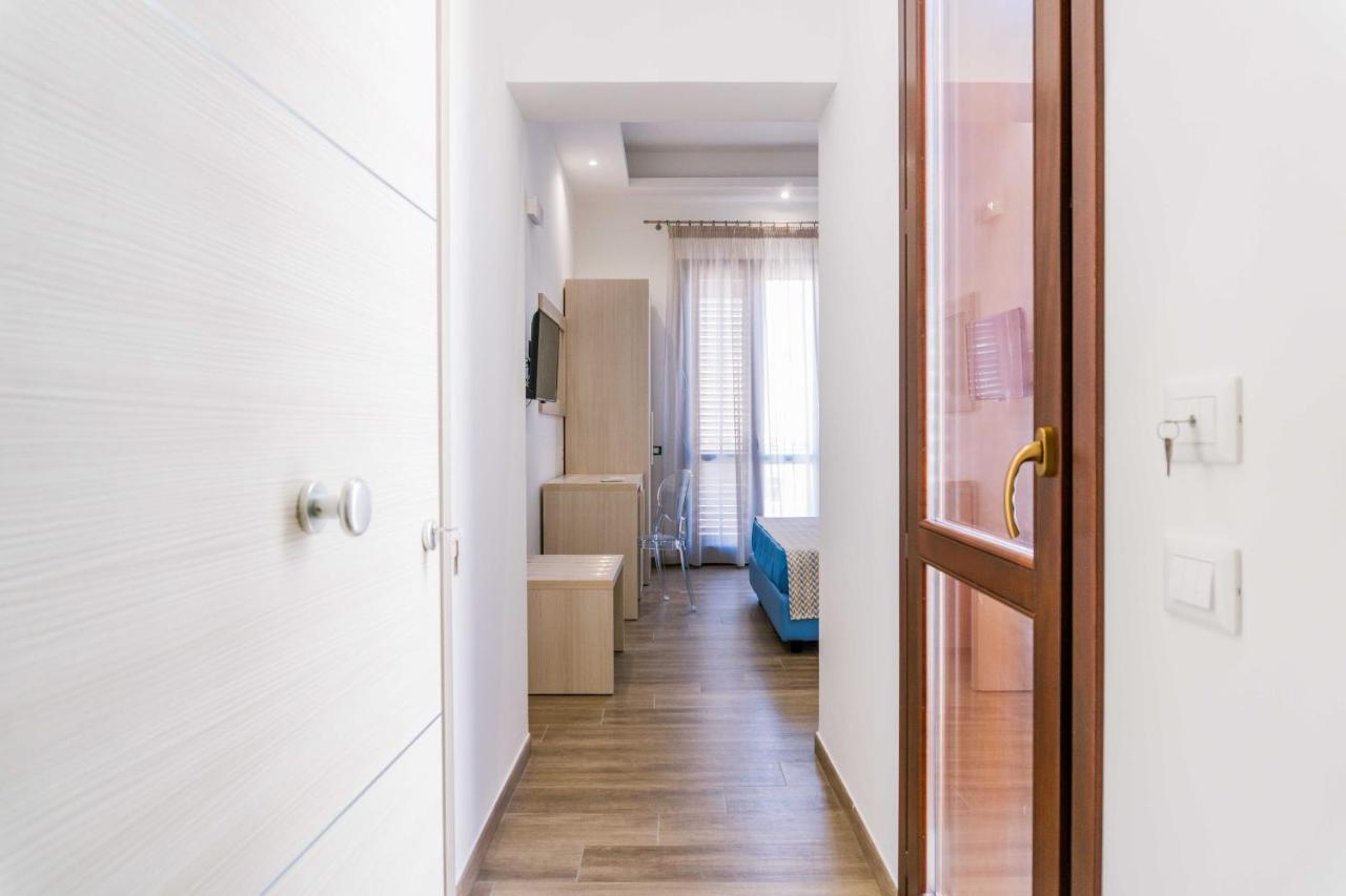 Deluxe Double Room with Side Sea View