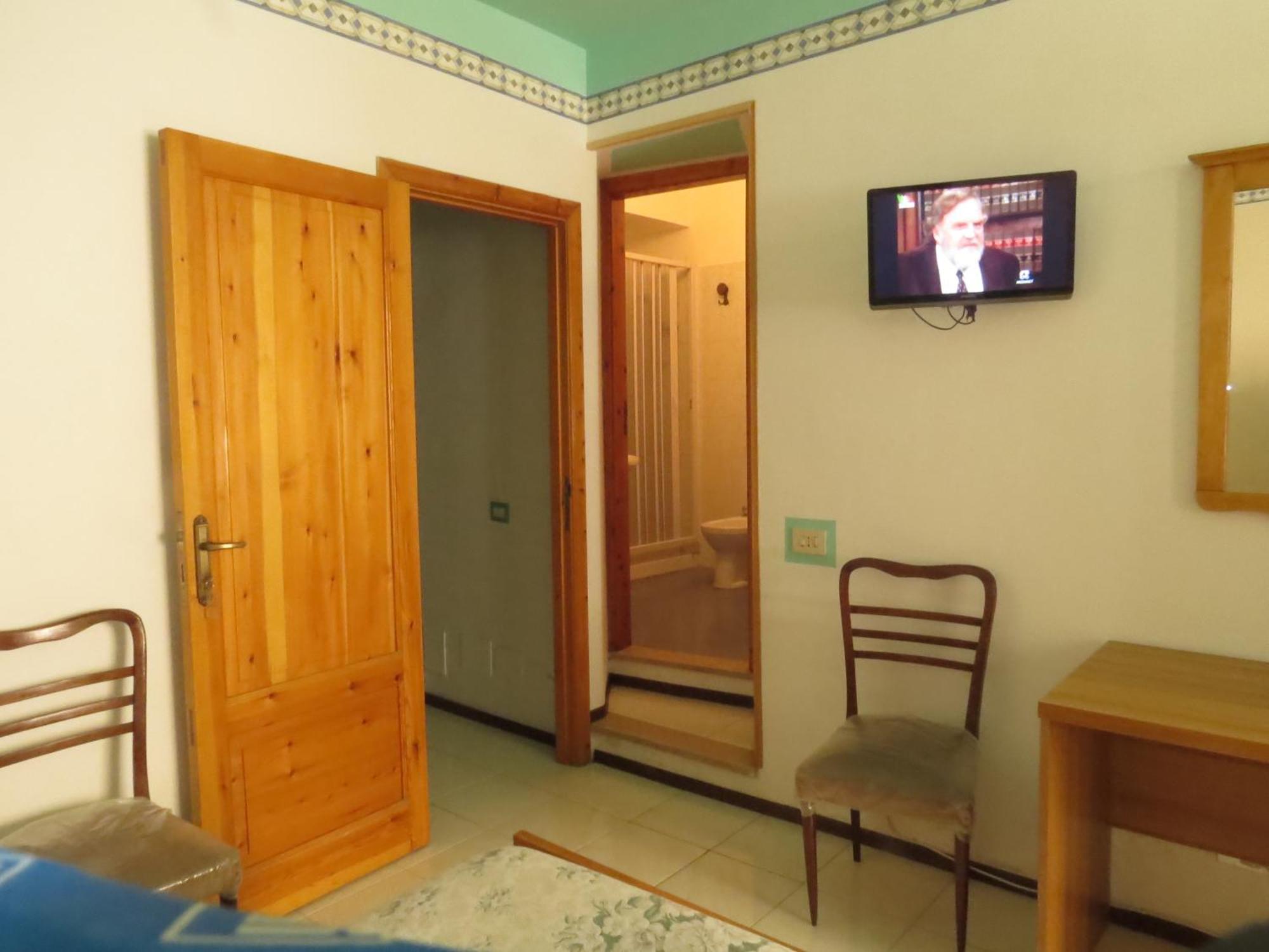 Camera Matrimoniale/Doppia con Letti Singoli con Bagno Privato