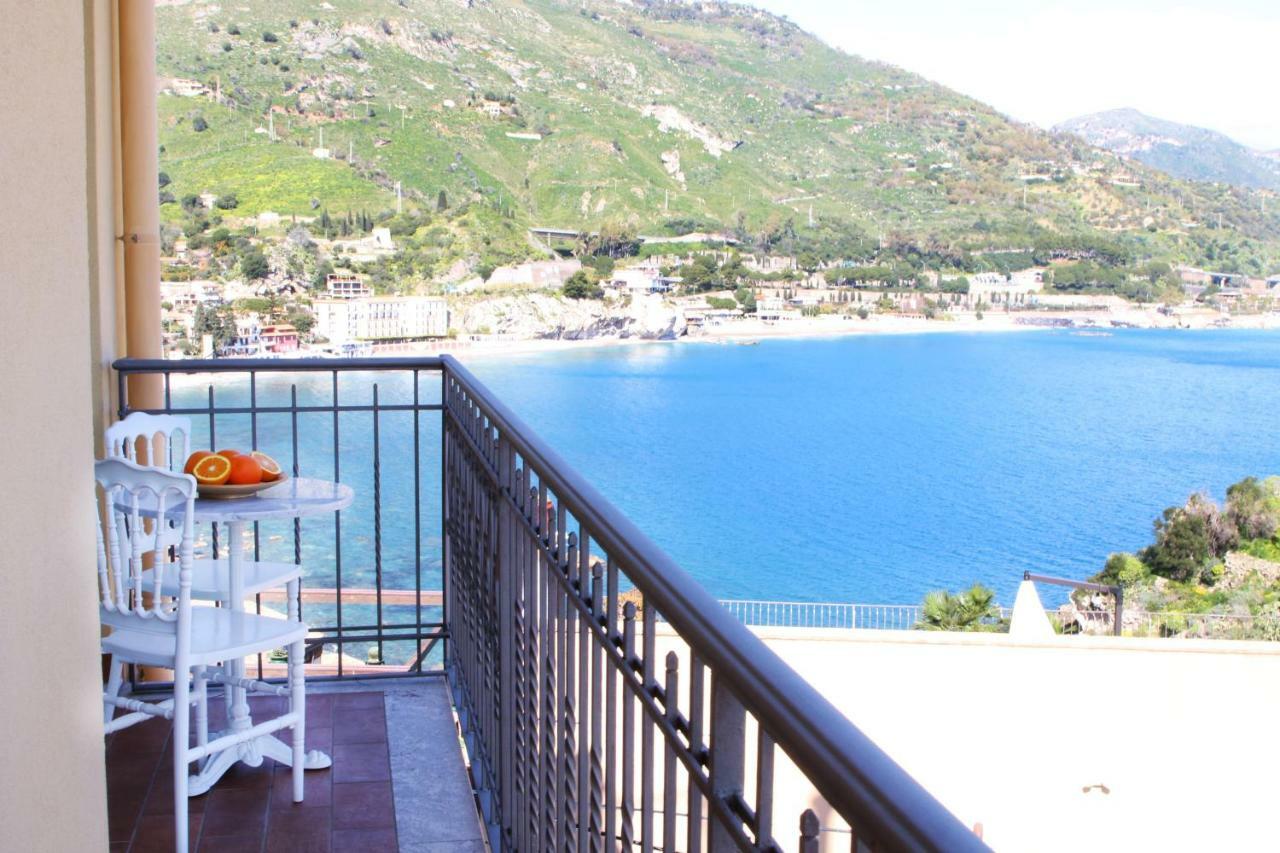 One-Bedroom Apartment Balcony Sea View