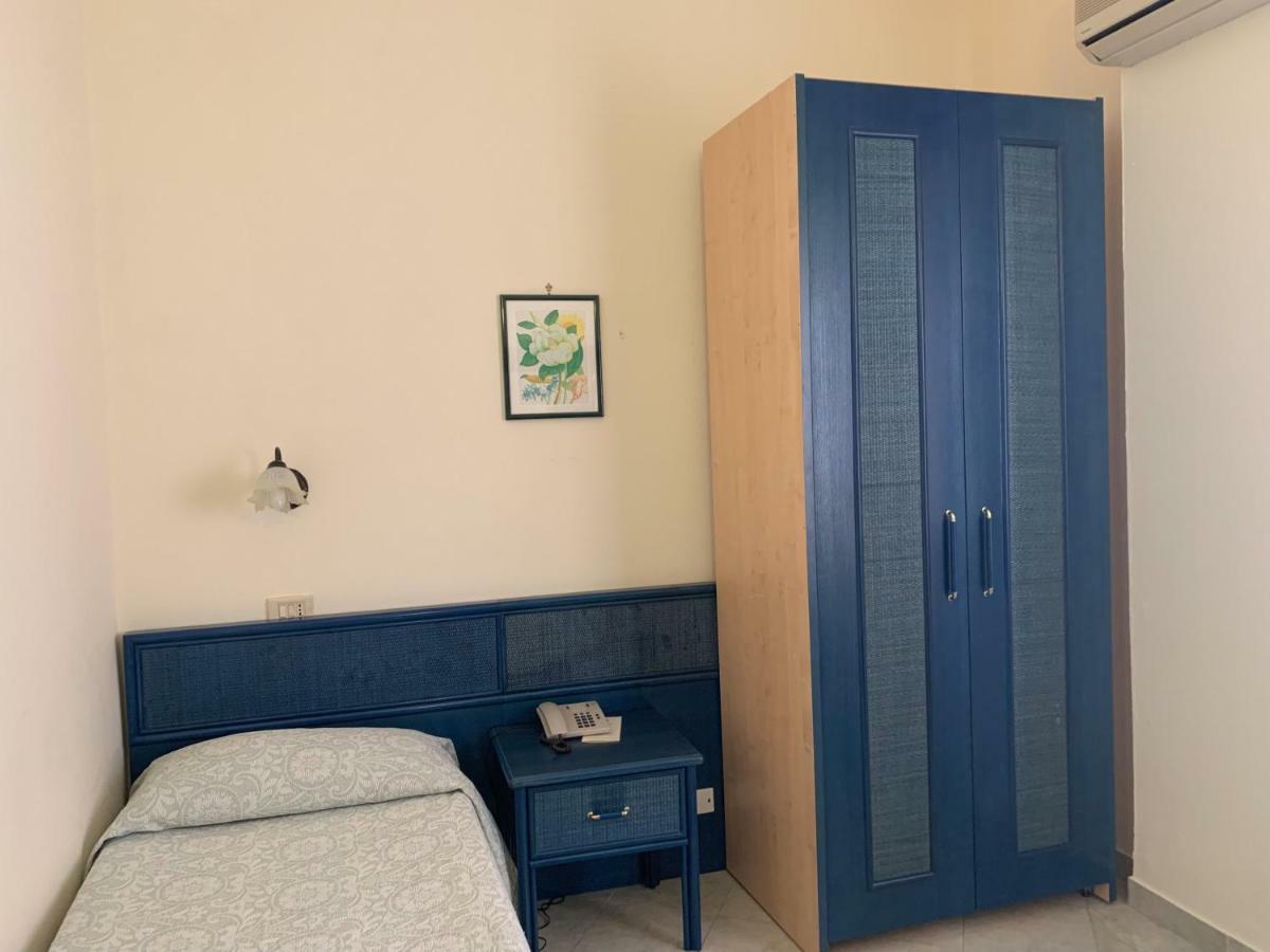 Single Room,960913309:JPEG