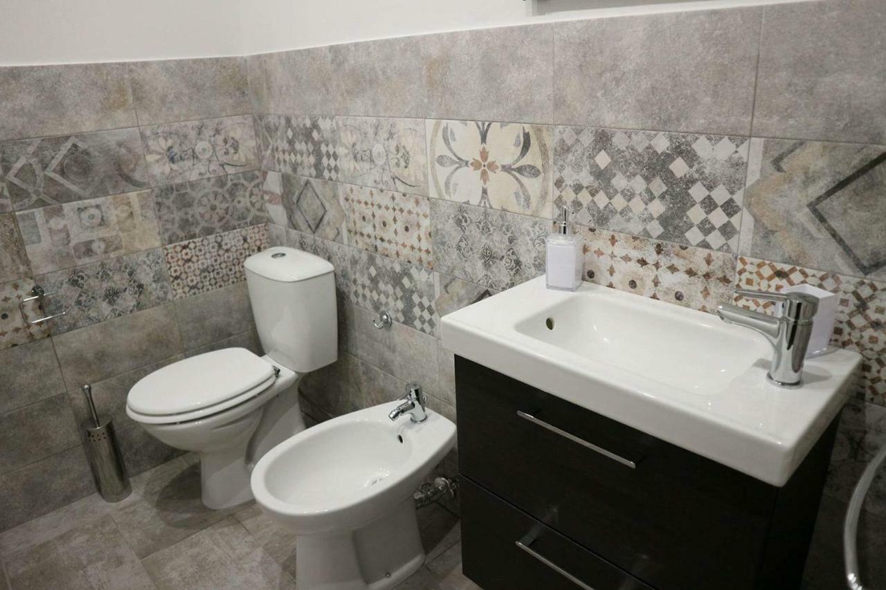 Holiday Home,861510668:JPEG