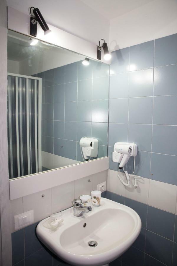 Vierbettzimmer mit Gemeinschaftsbad