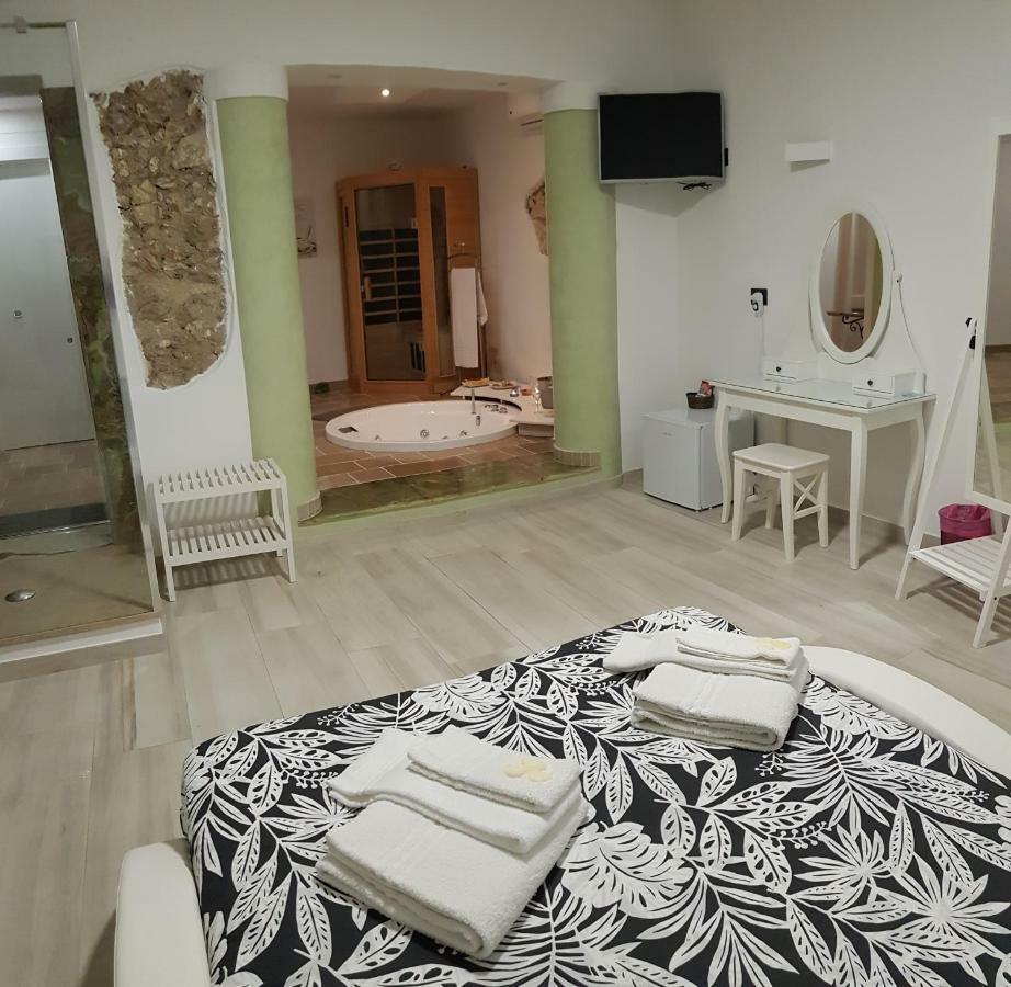 Suite with Sauna,901575643:JPEG