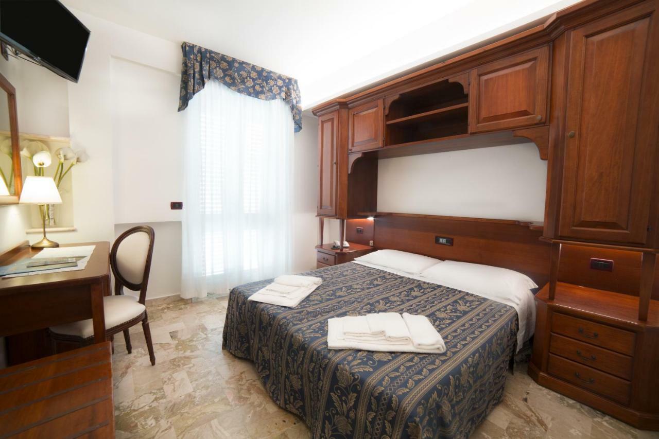 Double or Twin Room,895542922:JPEG