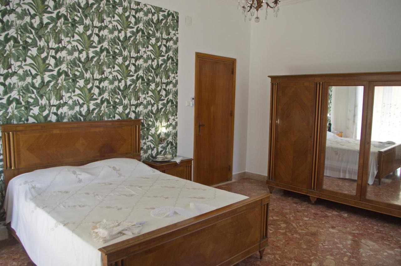 Driepersoonskamer met Eigen Externe Badkamer