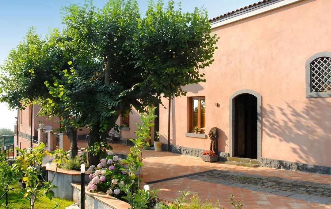 La corte di Bafè B&B Slow Life-1