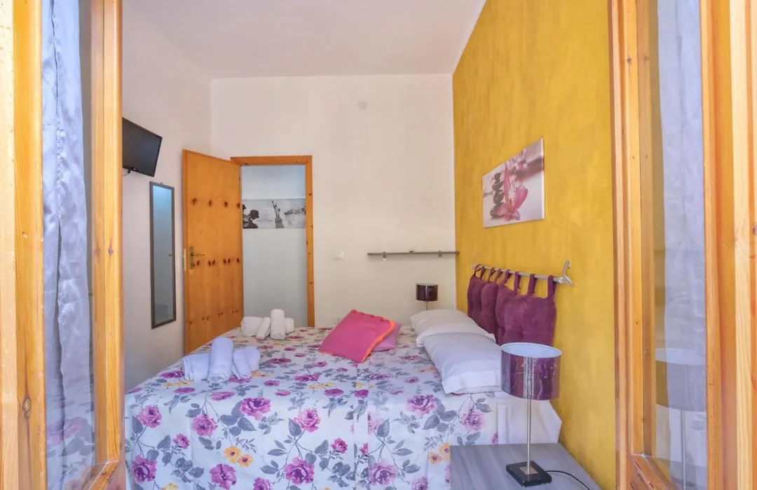 Daphne B&B-1