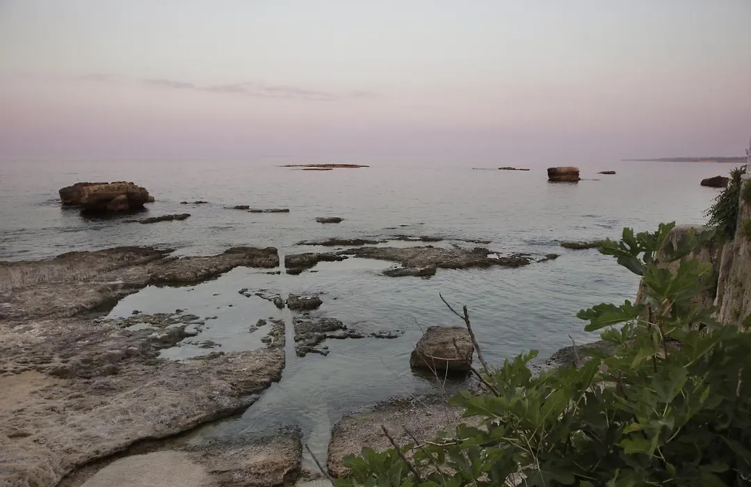 Le Bain Suite - accanto al Mare vicinissima a Ortigia e al Teatro-1