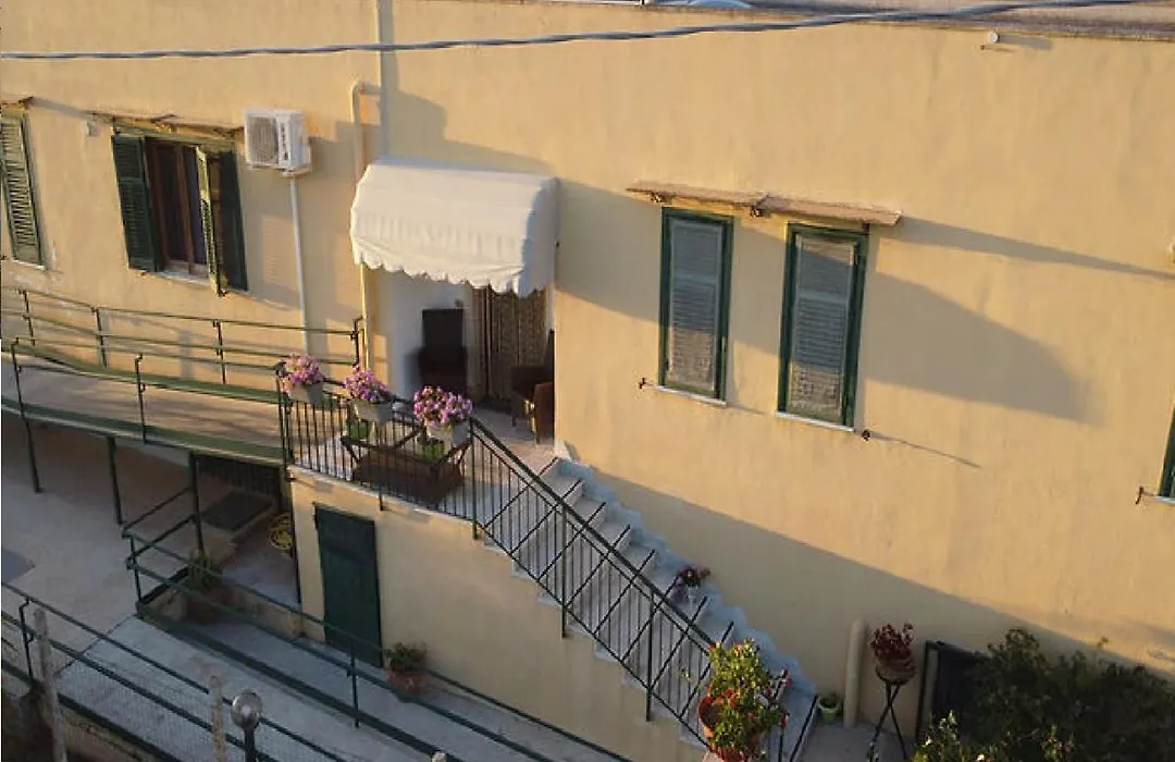 VILLA MARTA a due passi dalla clinica ortopedica Rizzoli e da Villa Santa Teresa-1