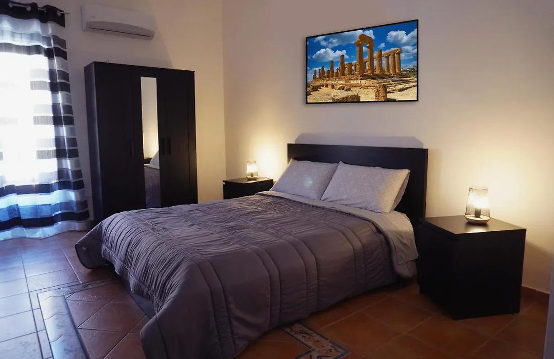 La Veduta Sul Teatro " Holiday Rooms "-1