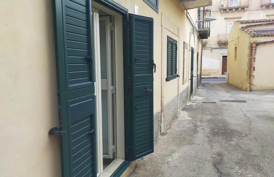 Cataldi'S Rooms Noto-1