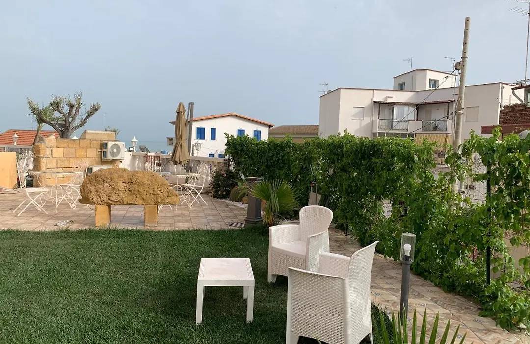 Villa Maresa appartamento con giardino-1