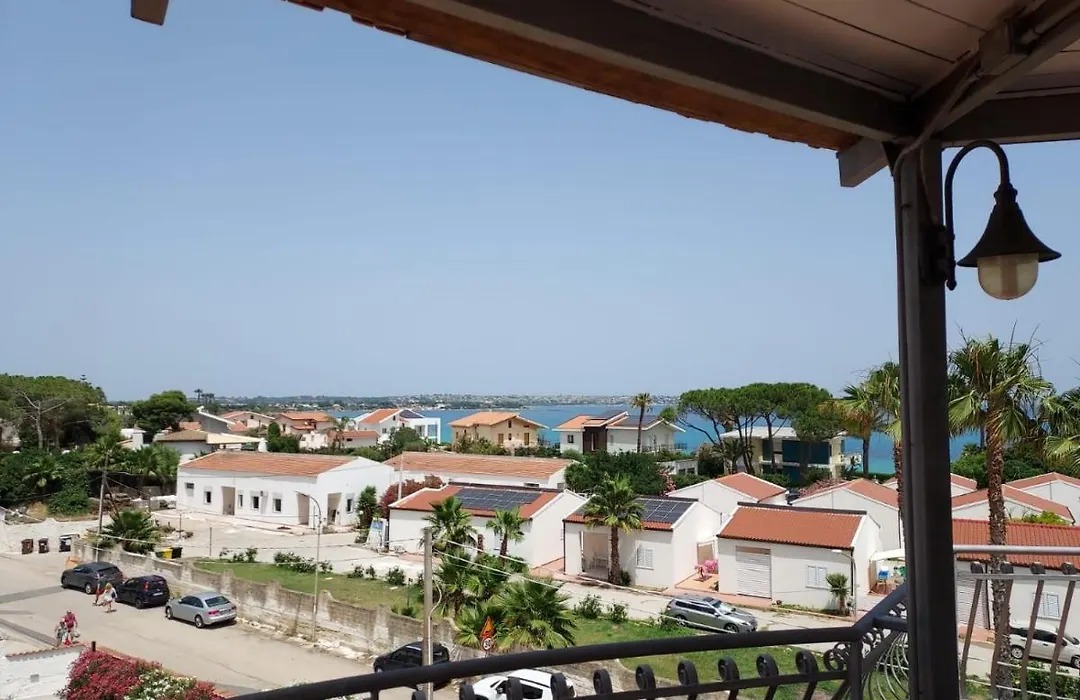 Arenella Beach Rooms-1