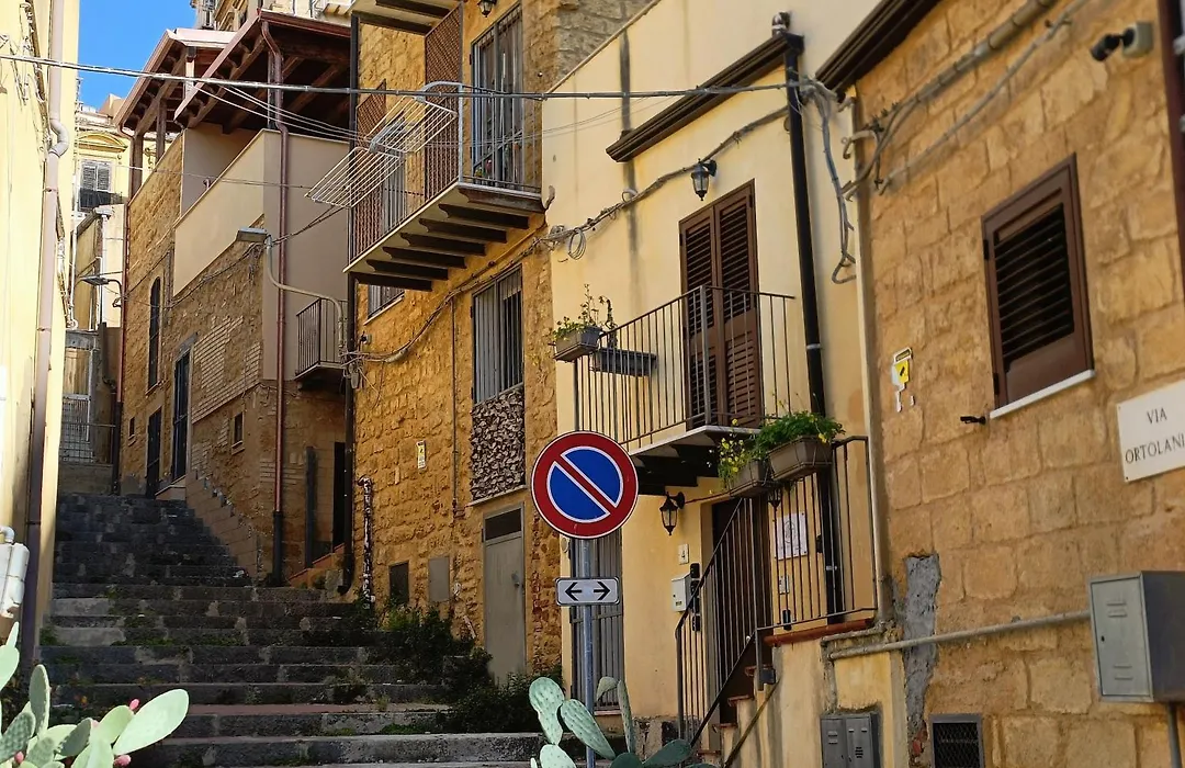 A Due Passi Dal Centro Sweet Rooms-1