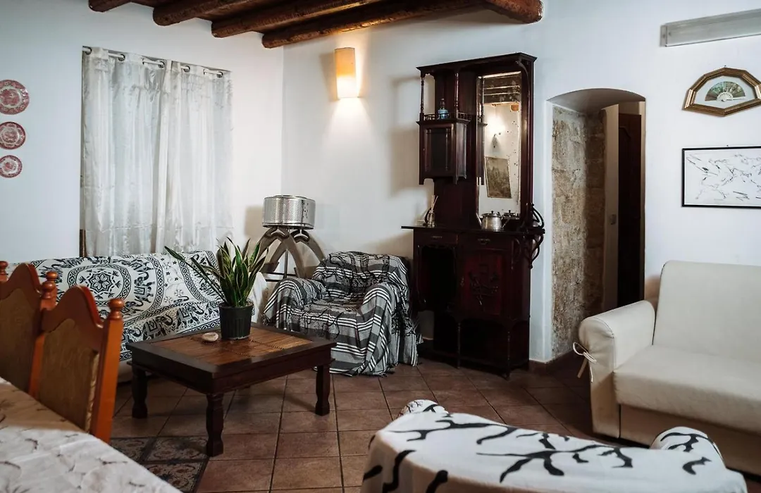 Filippo'S Holiday House-1