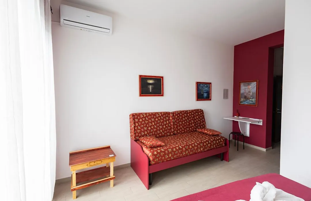 Palermonamour Art Gallery Suite-1