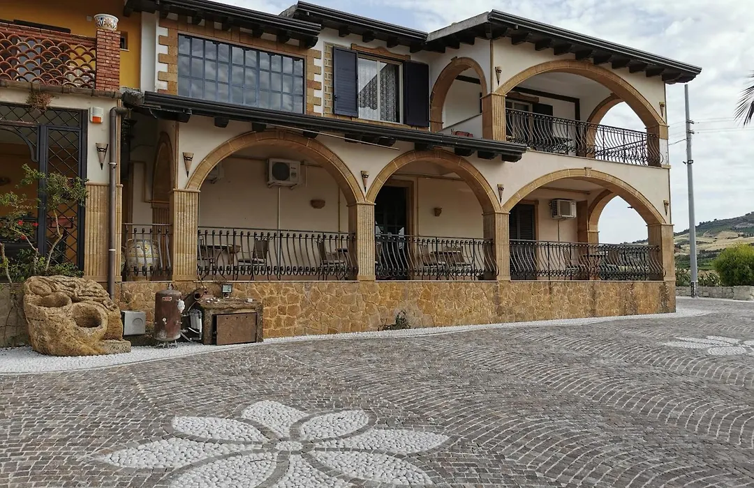 Agriturismo Reggia Saracena-1