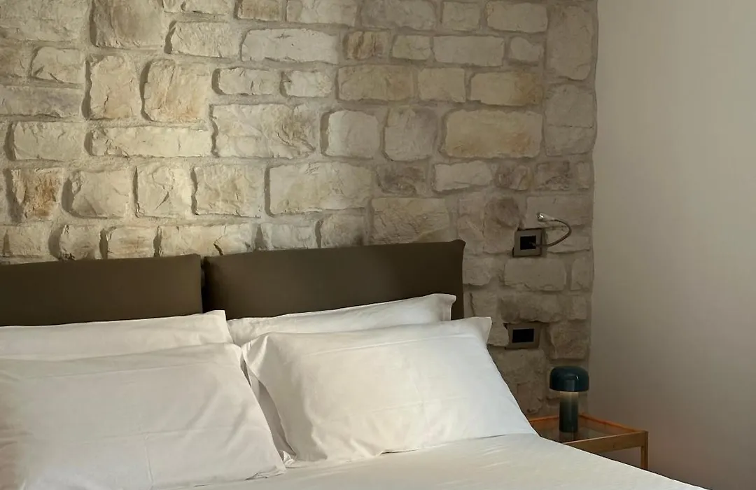 Olivia Rooms Teocrito-1