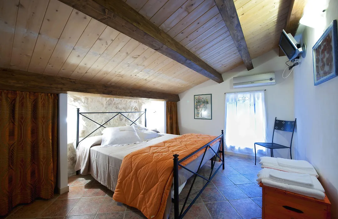 Le Case Dello Zodiaco albergo diffuso-1