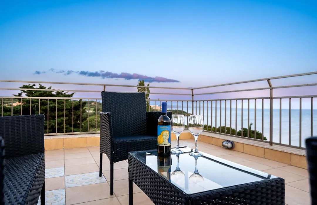 Villa Rosa sul mare-1