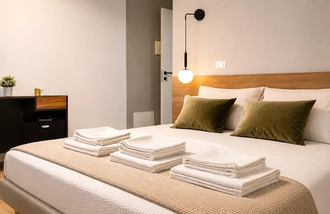 A Due Passi Dalla Scalinata Rooms-1