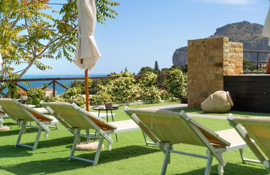Pater Meus Suites - Sea View, Pool & Parking-1