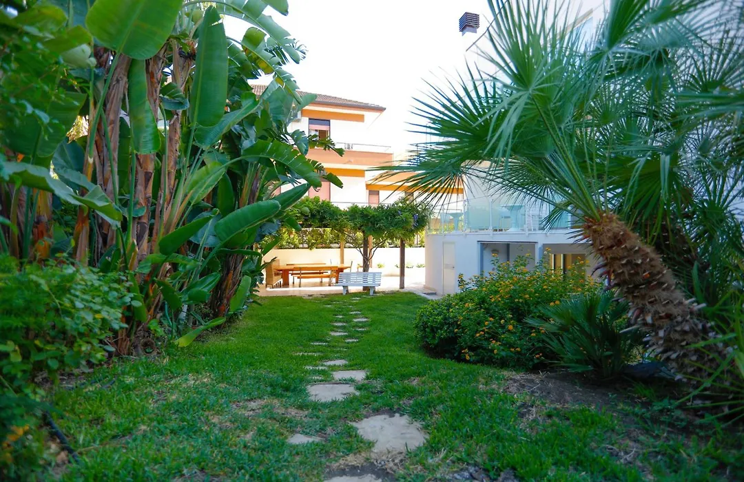 Path House By Wonderful Italy-1