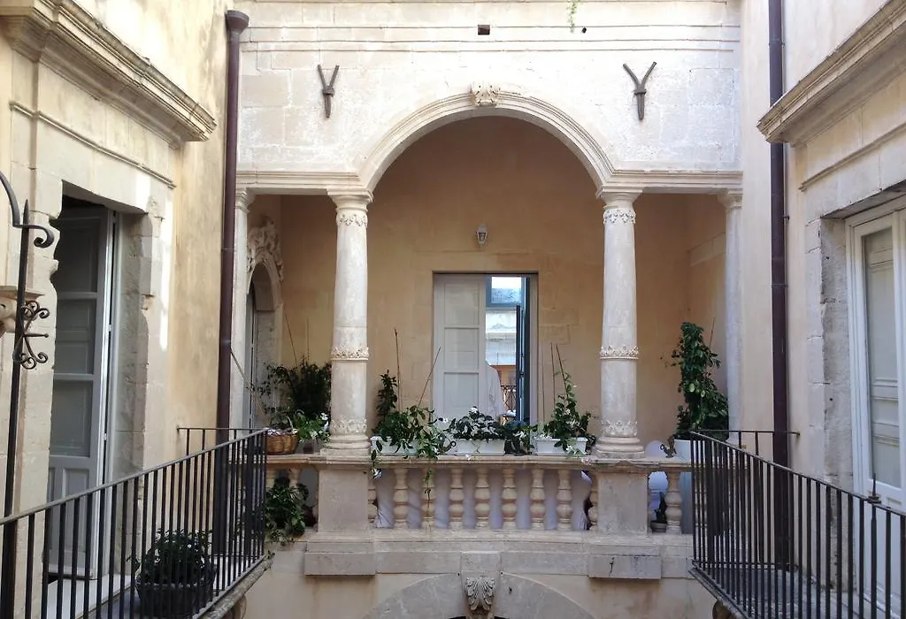 Ortigia Family House-1