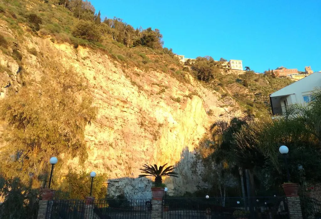 Holiday Rentals Taormina-1