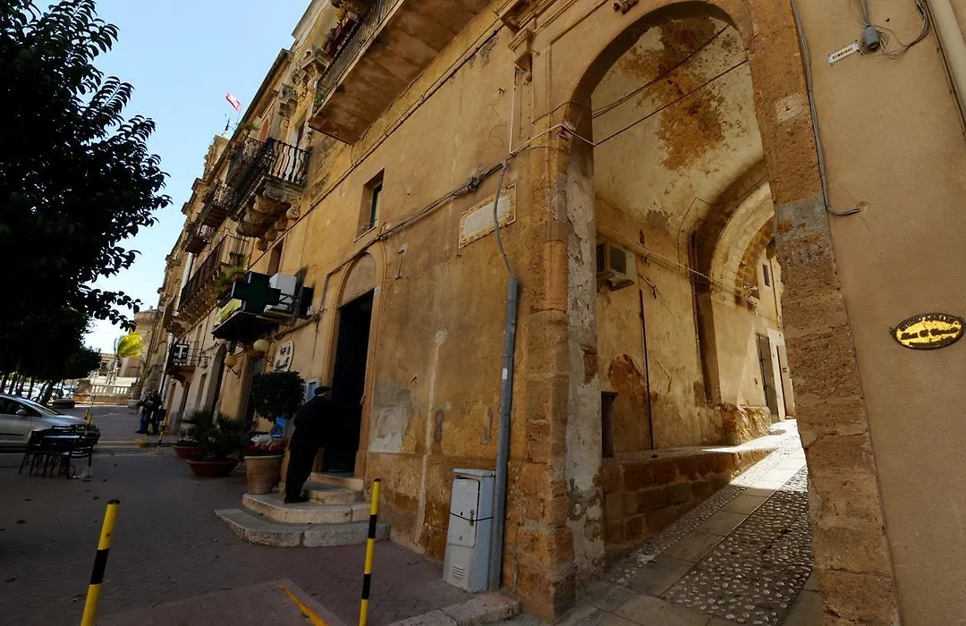 Il Cortile del Marchese Beccadelli-1