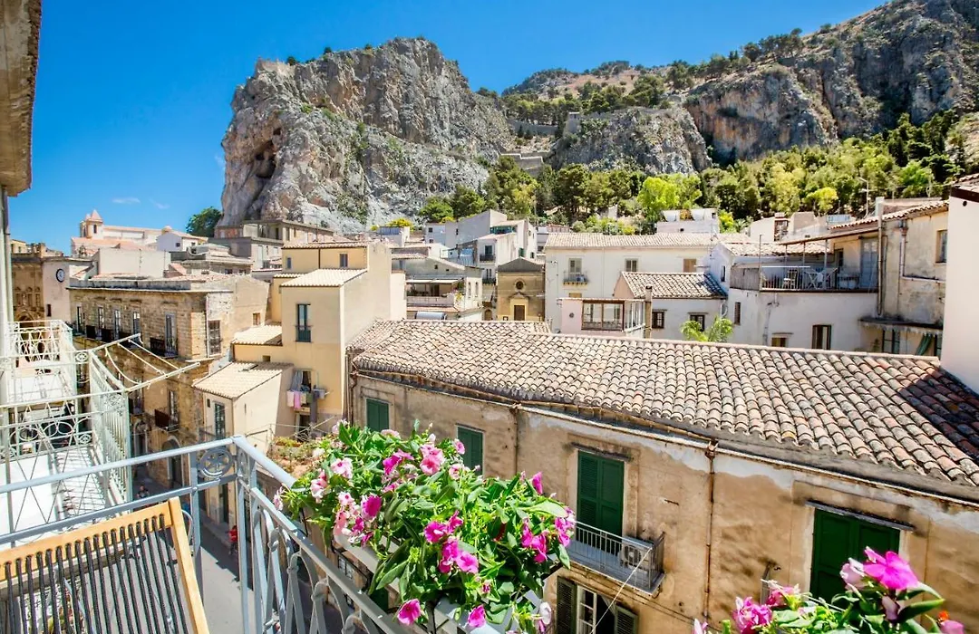 Cefalu Charme E Chic Suites-1
