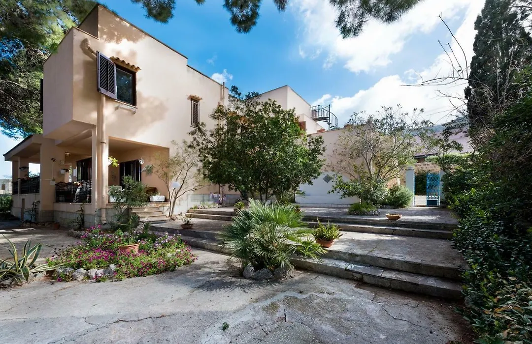 B&B Villa Il Carrubo-1