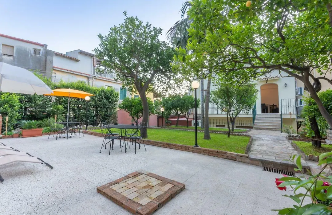 Villa Valverde Apartments E B&B-1