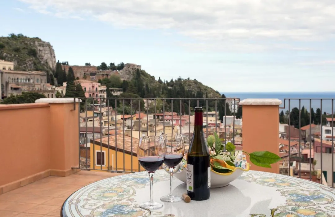 Vilagos Apartments & Loft Taormina-1