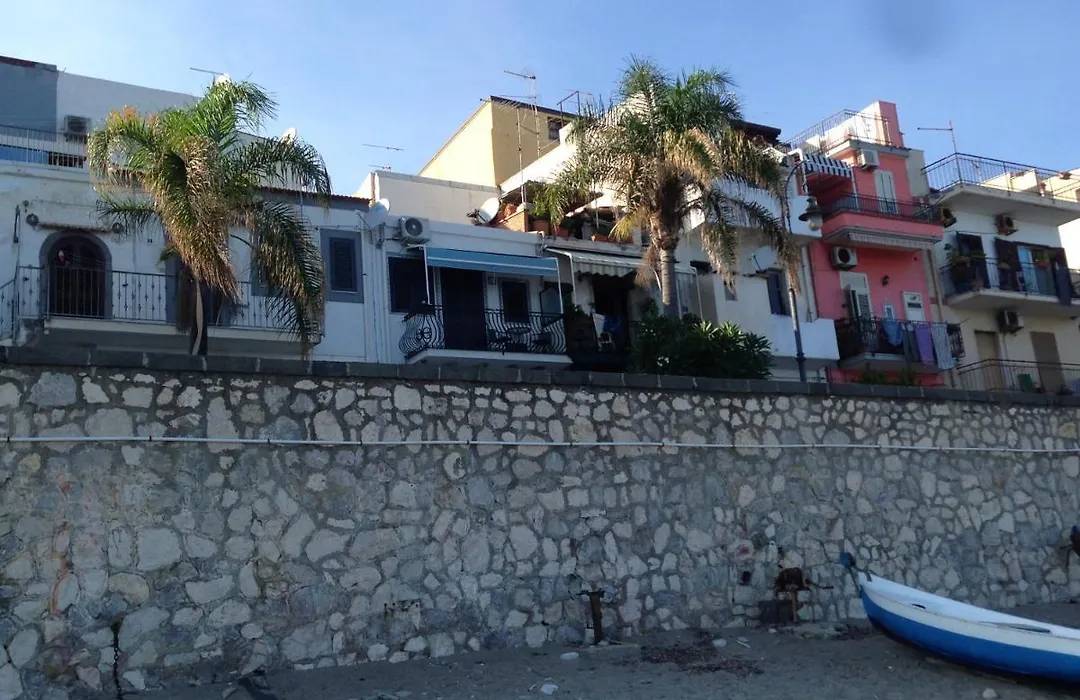 Casa Nicole Fronte Mare-1