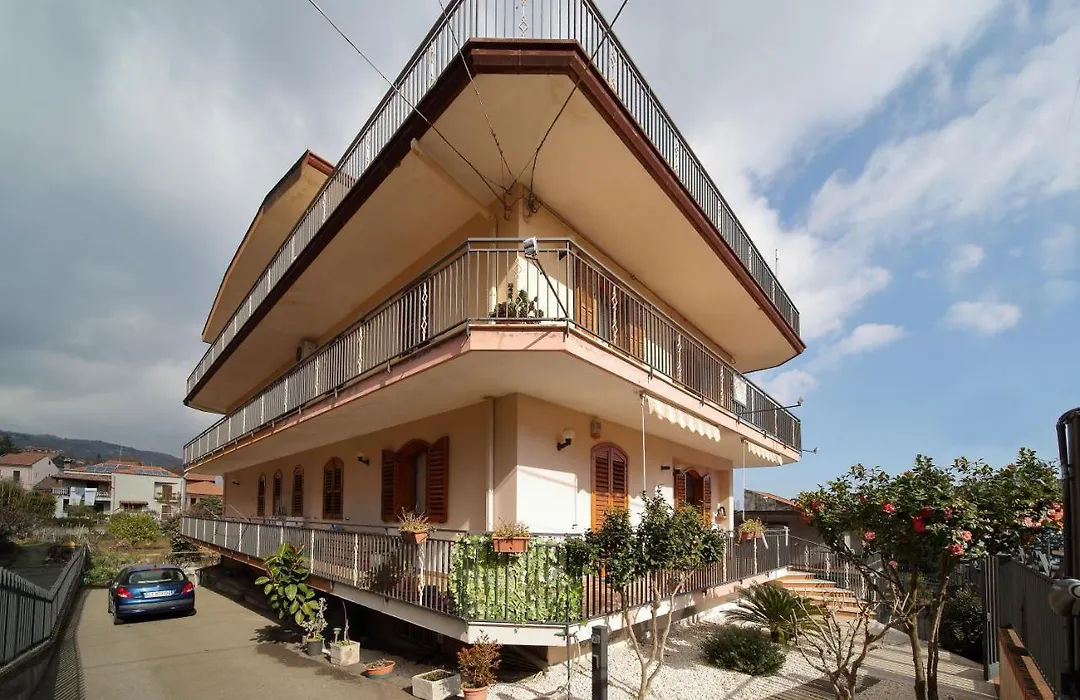 B&B Le Tre rose dell'Etna-1