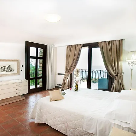 Villa Le Suites Sul Golfo Di Taormina,Con Piscina Infinity A Strapiombo Sul Mare-3