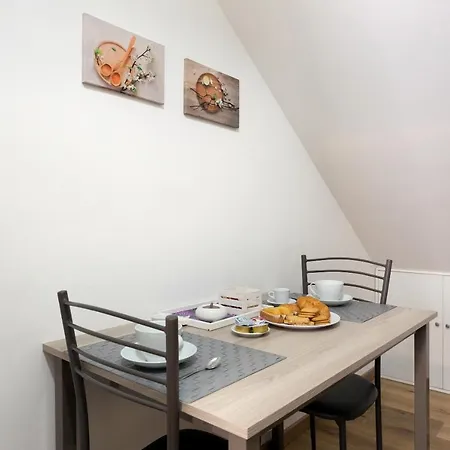 Centre Apartment Grotte Bianche-3