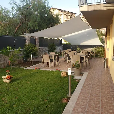B&B Villa Chiara - Bed And Breakfast-3