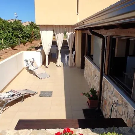 Lucia'S Garden-2