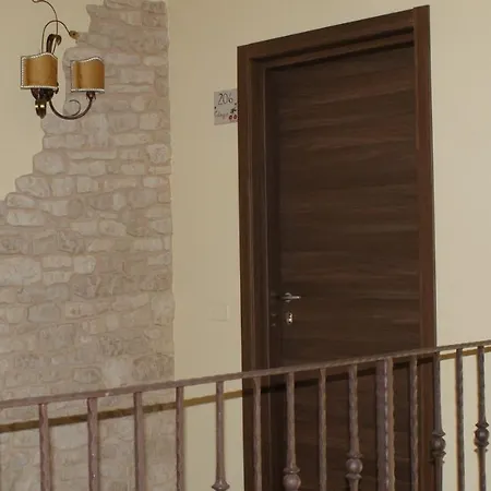 Mimi Hotel-2