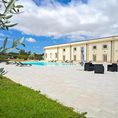 Dimora Savarino Villa con Piscina-3