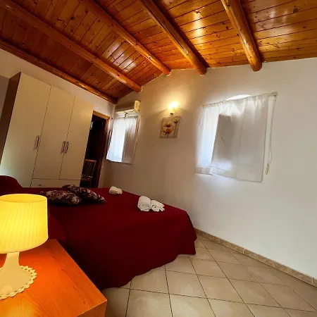 Trinacria'S Rooms-3